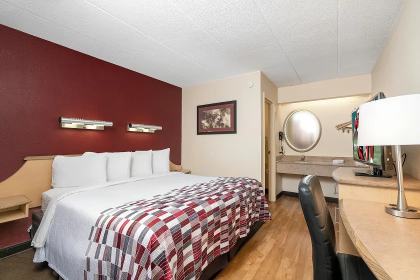 Red Roof Inn Louisville Expo Airport - Image 1