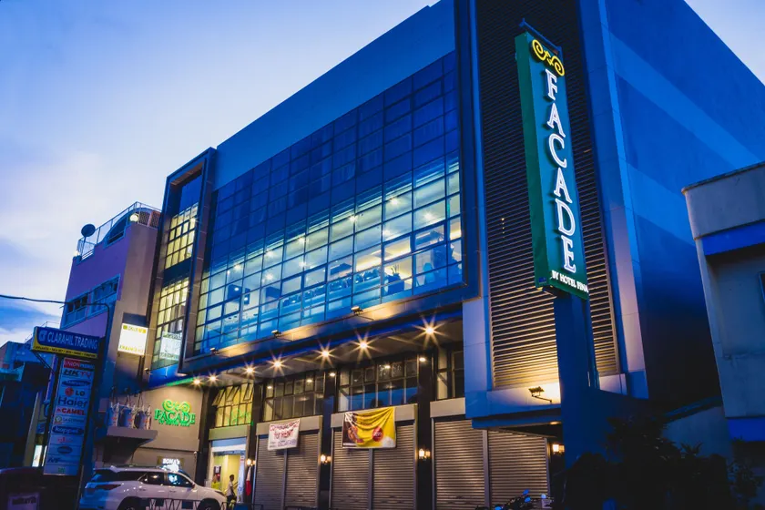Facade Hotel - Image 1