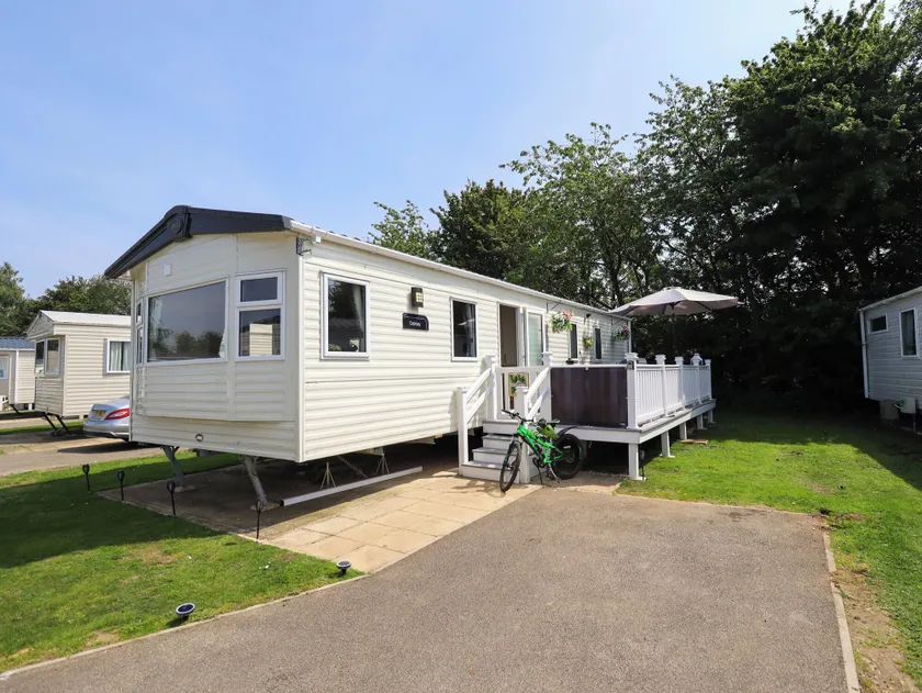 Kingfisher court - Image 1