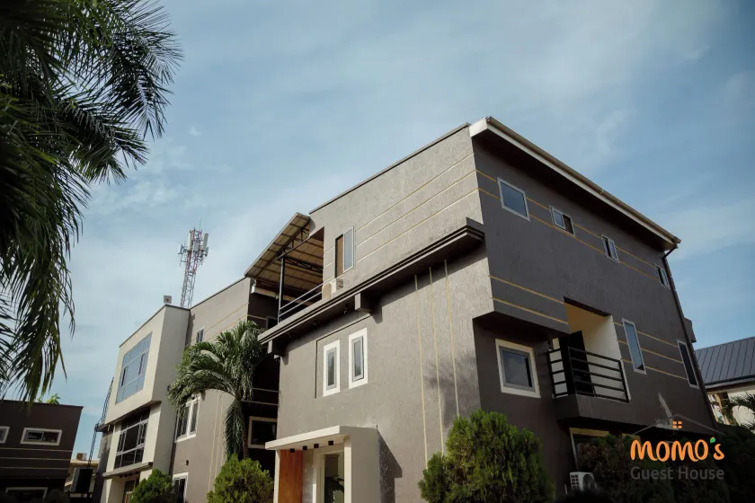 Momo's Hotel - Image 1