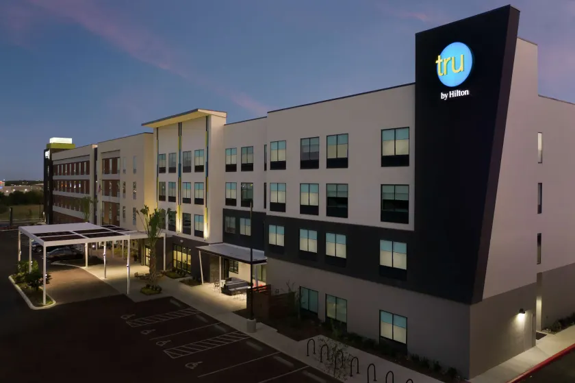 Tru by Hilton San Antonio Lackland Sea World - Image 1