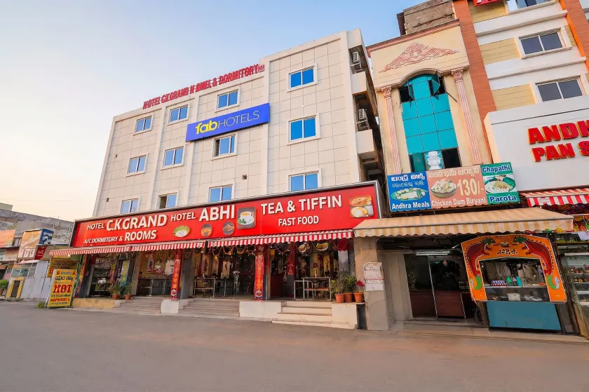 FabHotel Rushank Palace - Near Jawahar Circle, World Trade Park - Image 1