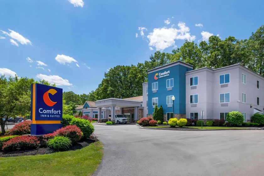 Comfort Inn & Suites Saratoga Springs - Image 1