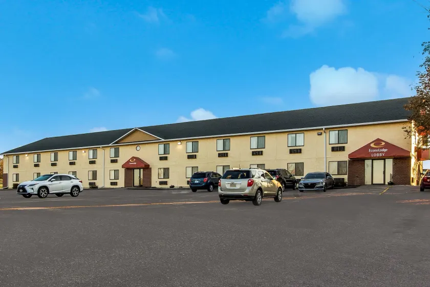 Econo Lodge Inn & Suites Yankton - Image 1