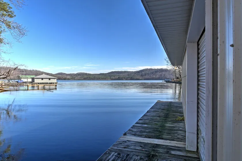 'Paradise Cove' Lakeside Guntersville Cabin w / Patio! - Image 1