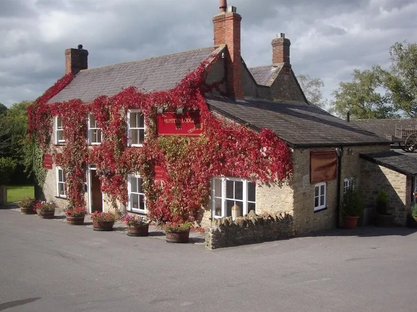 Hunters Lodge Inn - Image 1