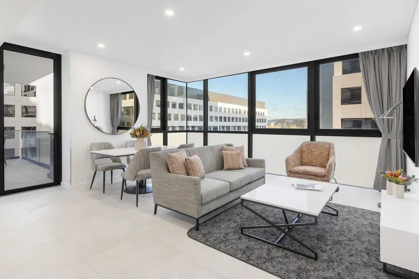 Meriton Suites Canberra - Image 1