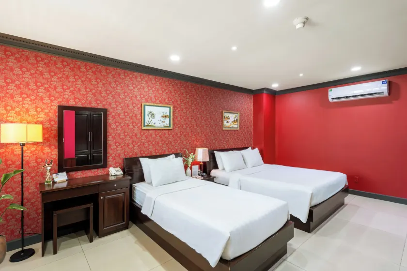 La Bonita Hotel and Apartments - Image 1