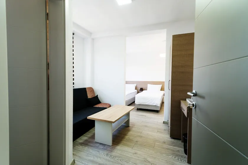 Stone Bridge Hotel - Image 1