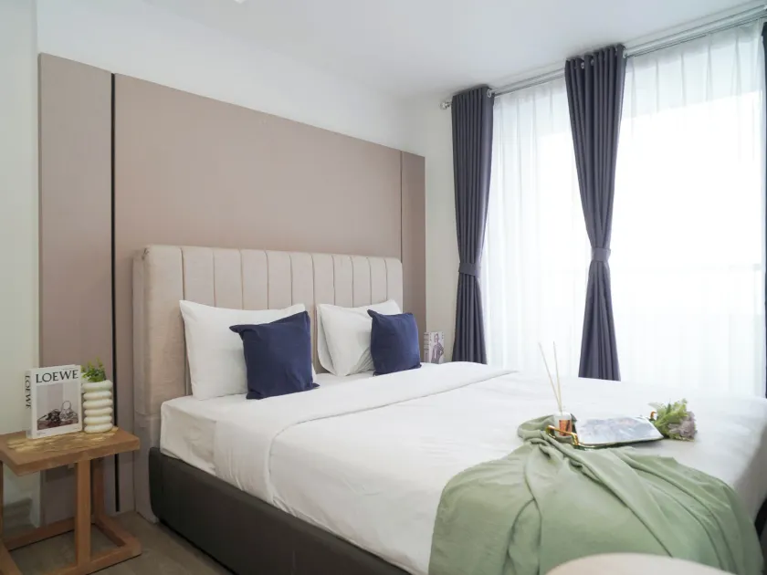 Chic Brown Touch Studio At Apartment Collins Boulevard - Image 1