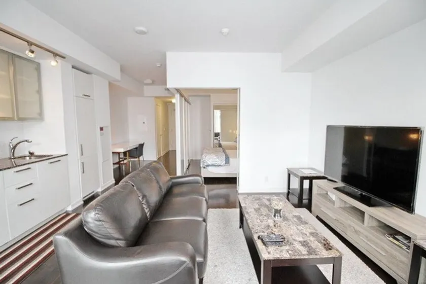 Exquisite High-Rise 1 Bedroom next to Scotia Arena - Image 1