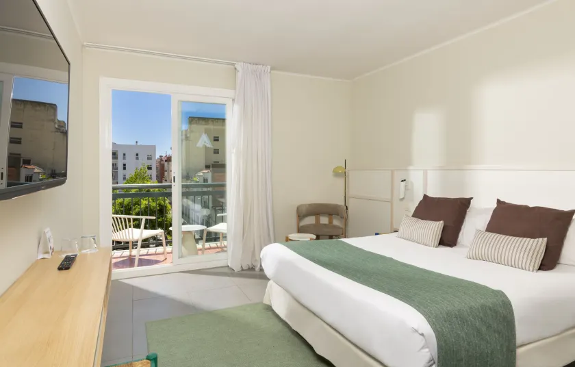 AQUA Hotel Bertran Park - Image 1