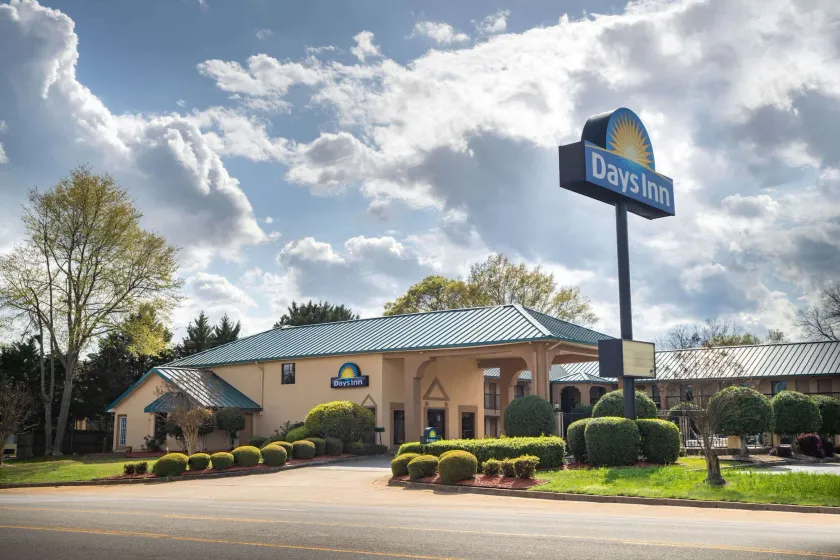 Days Inn by Wyndham Thomaston - Image 1