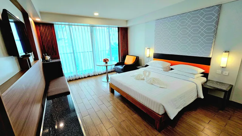 Dynasty Grande Hotel - Image 1
