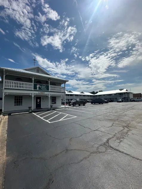 Key West Inn - Clanton - Image 1
