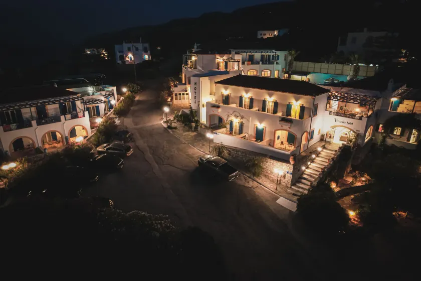 Venardos Hotel - Image 1