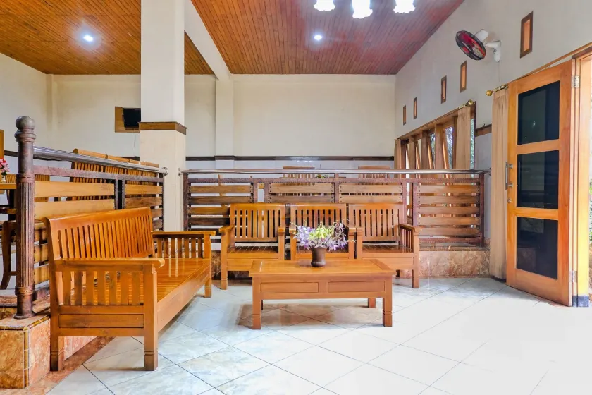 Hotel O otel Graha Prima - Coin salon dans le hall