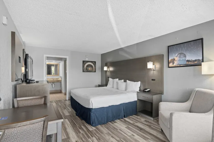 Baymont by Wyndham Orlando East - Image 1
