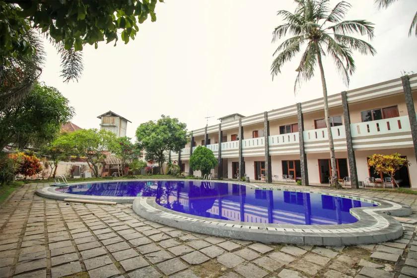 OYO 370 Hotel Sofia Pangandaran - Image 1