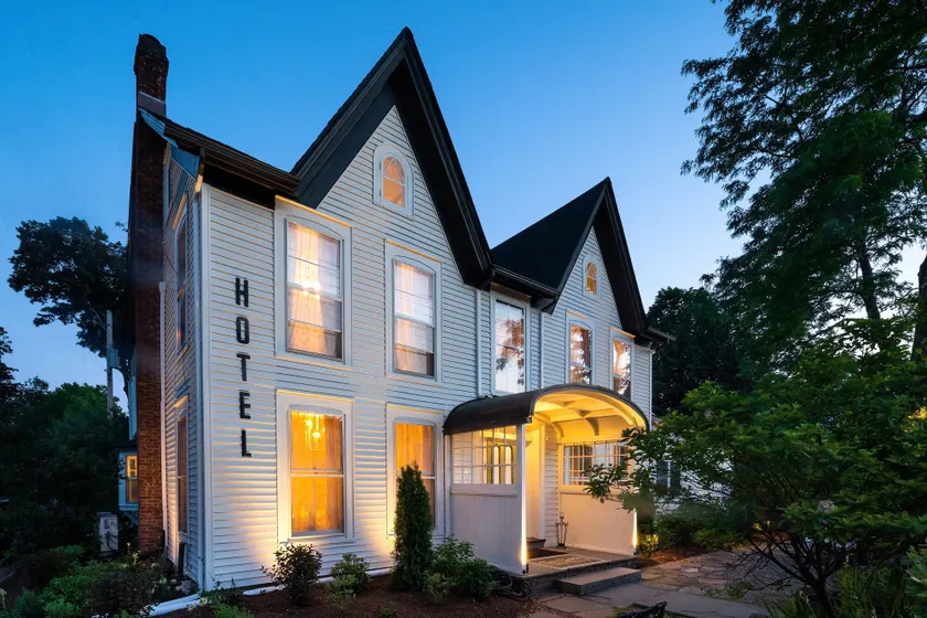 Twin Gables of Woodstock - Image 1