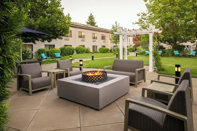 Courtyard by Marriott Vacaville - Image 1