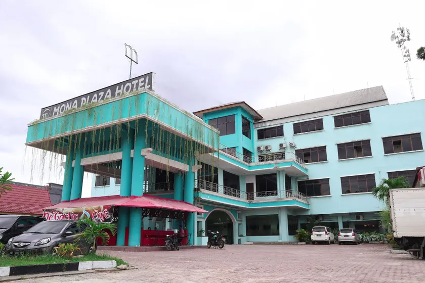 Mona Plaza Hotel - Image 1