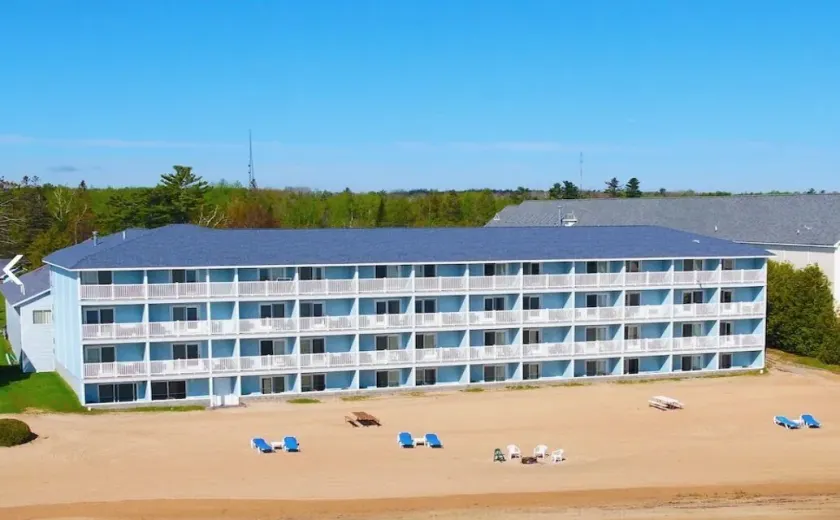 Blue Water Beachfront Hotel & Waterpark - Image 1