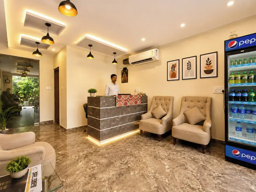 Rukmani inn hotel near prem mandir - Vestíbulo