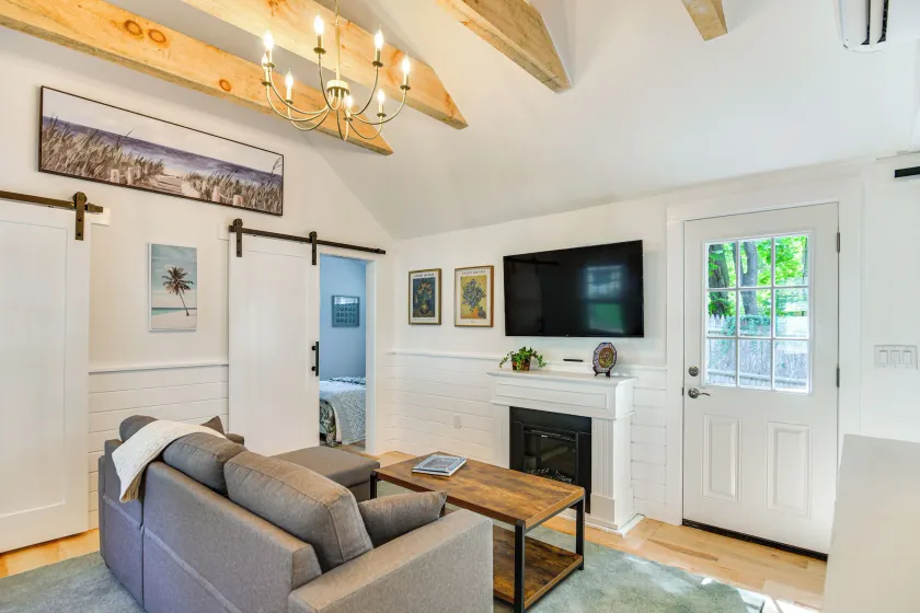 Walk to Main St: Osterville Village Gem w/ Patio - Image 1