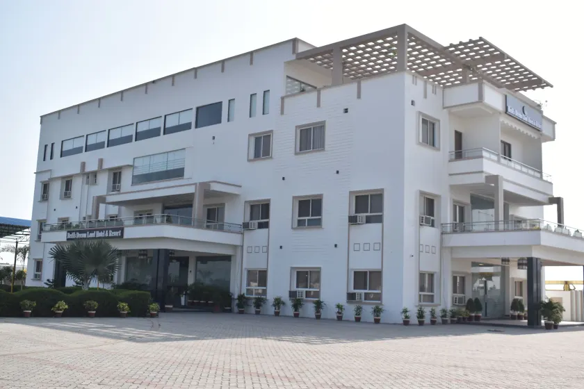 Bedi's Dream Land Hotel & Resort - Image 1