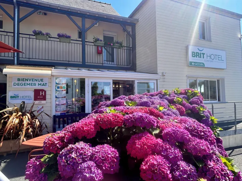 BRIT HOTEL CONFORT Lannion Perros - Image 1