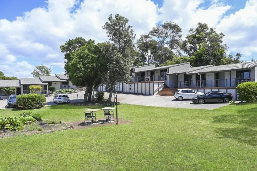 Fern Bay Motel - Image 1