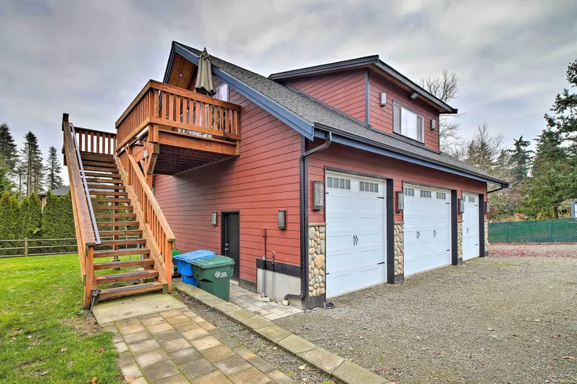 Modern Edgewood Home Near Tacoma w/ Deck! - Image 1