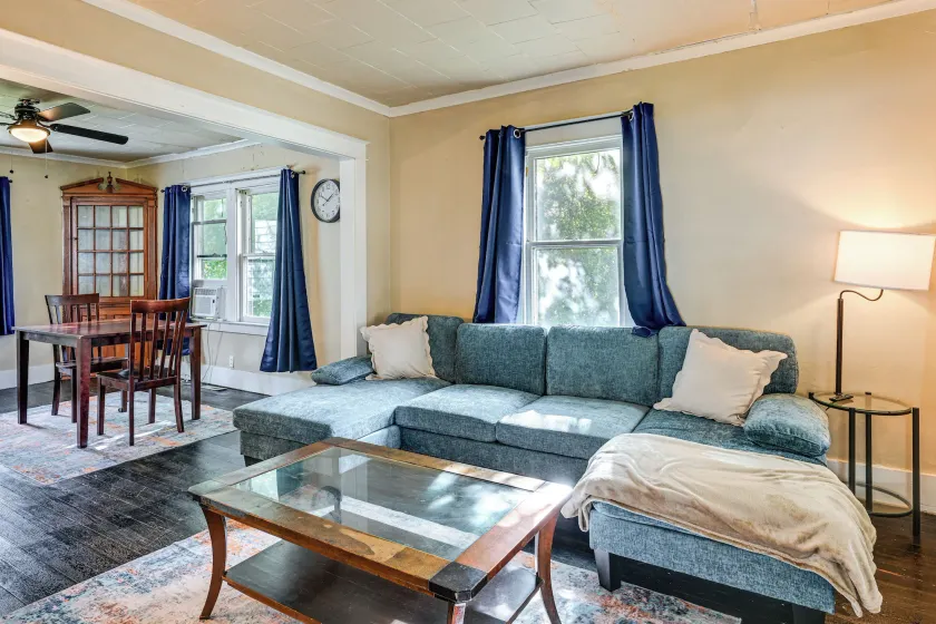3 Mi to Dtwn Saginaw: Cozy Family Home w/ Yard! - Image 1