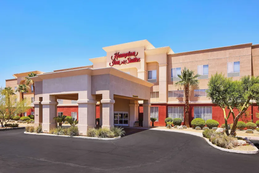 Hampton Inn & Suites Ridgecrest - Image 1