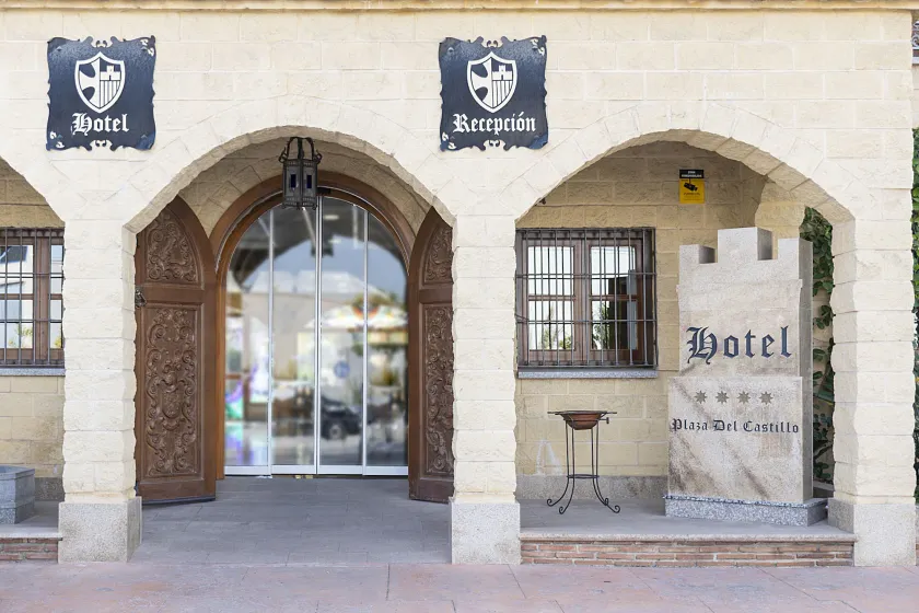 Hotel Plaza Del Castillo - Image 1