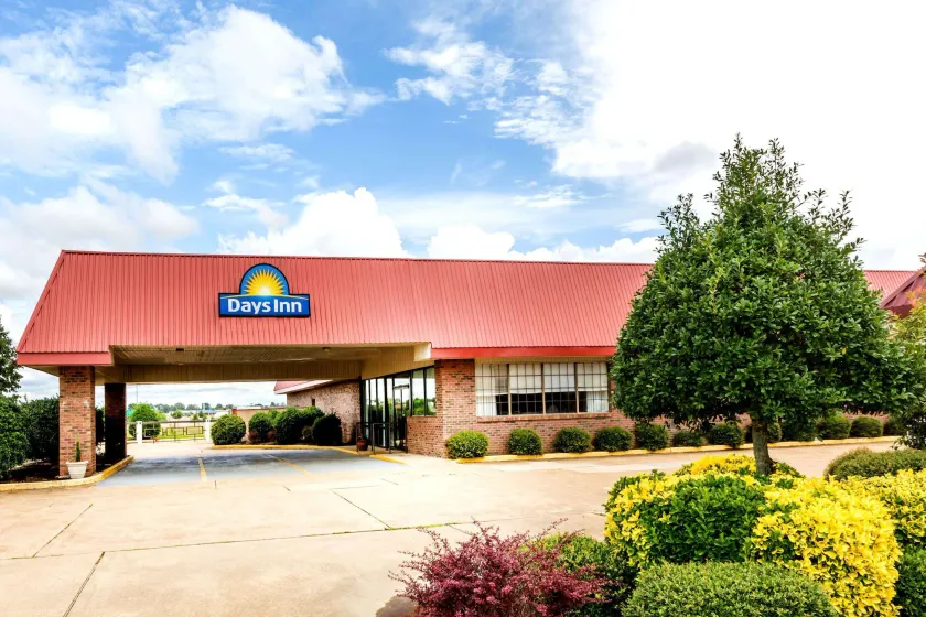 Days Inn by Wyndham Batesville - Image 1