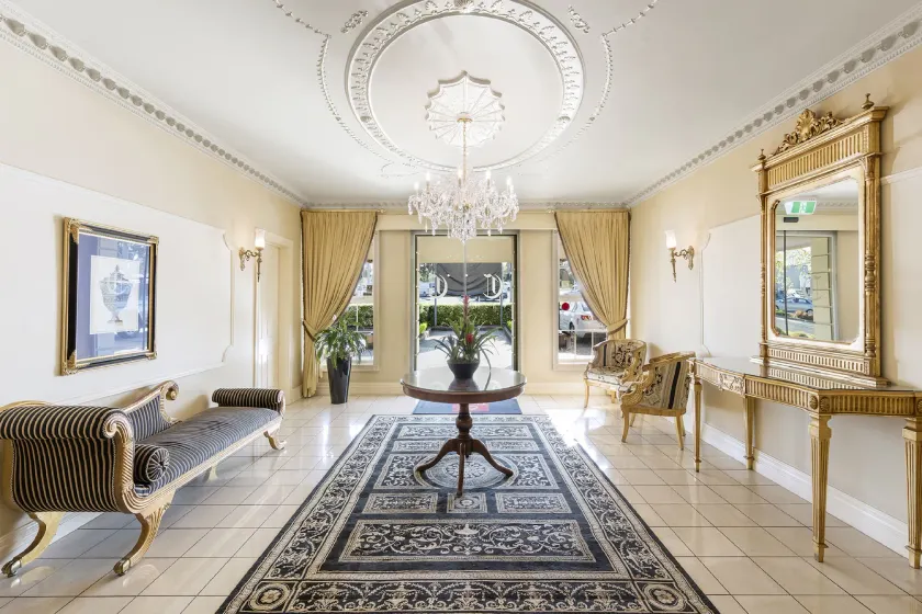 Canterbury International Hotel - Lobby