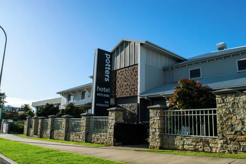 Potters Toowoomba Hotel - Image 1