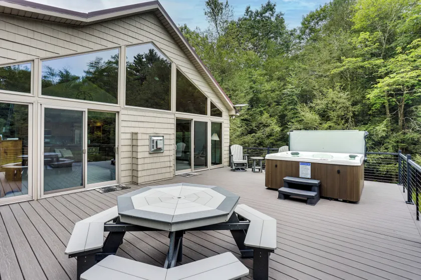 Pennsylvania Cabin Hideaway: Hot Tub & Deck! - Image 1