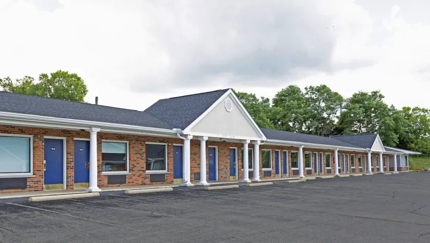 Sunrise Inn Williamstown - Image 1