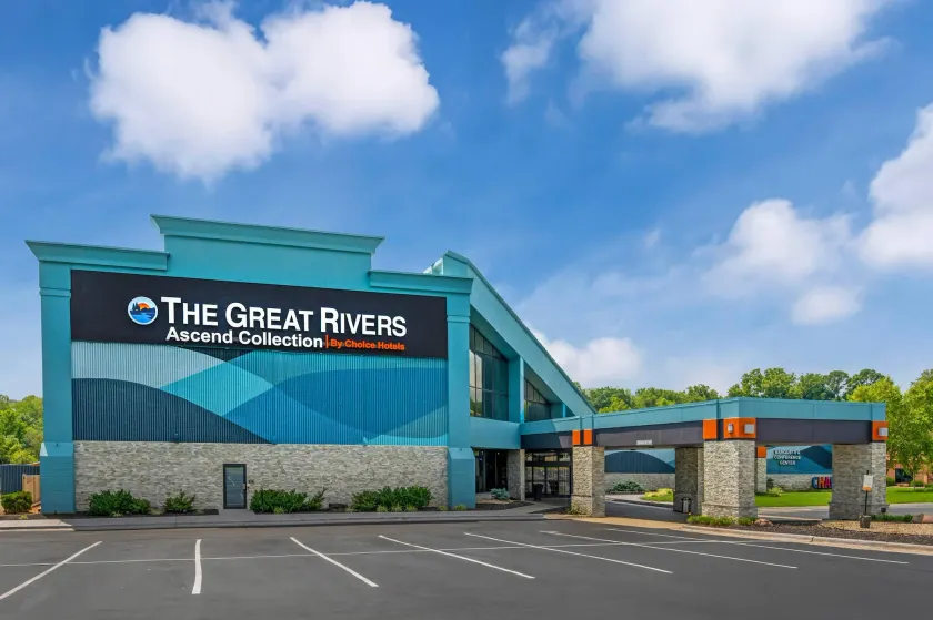 Best Western Premier Alton-St. Louis Area Hotel - Image 1