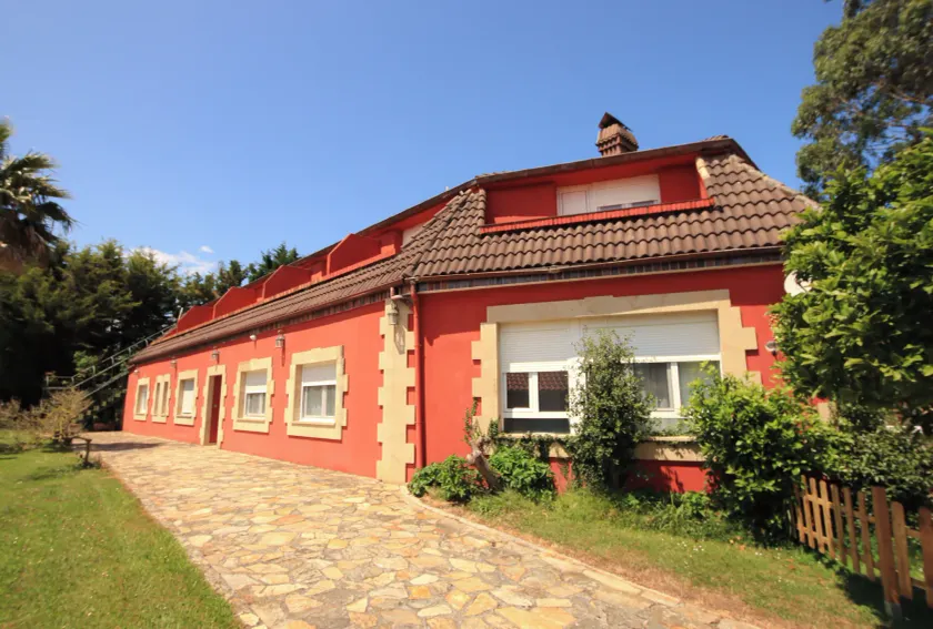 Arena Surf Hotel - Image 1
