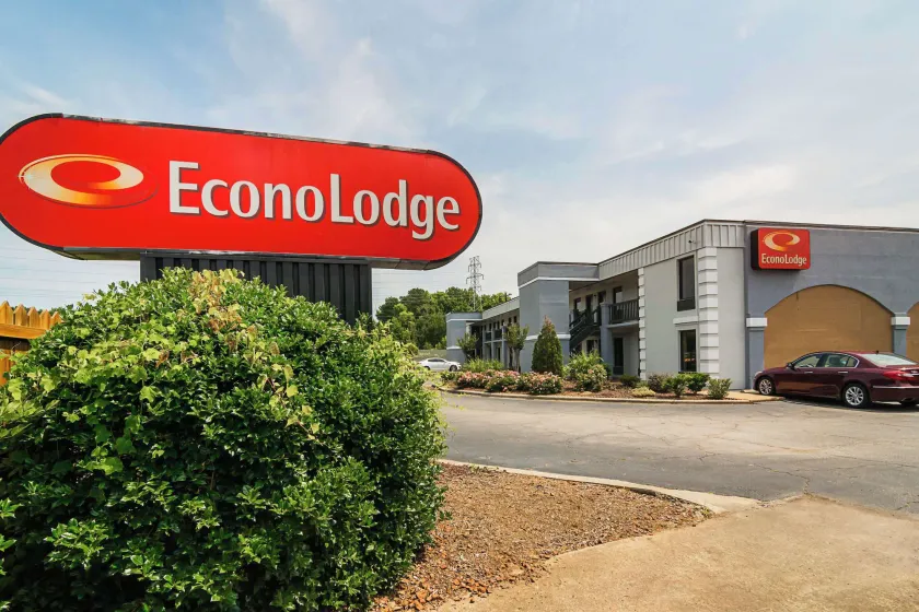 Econo Lodge Research Triangle Park - Image 1