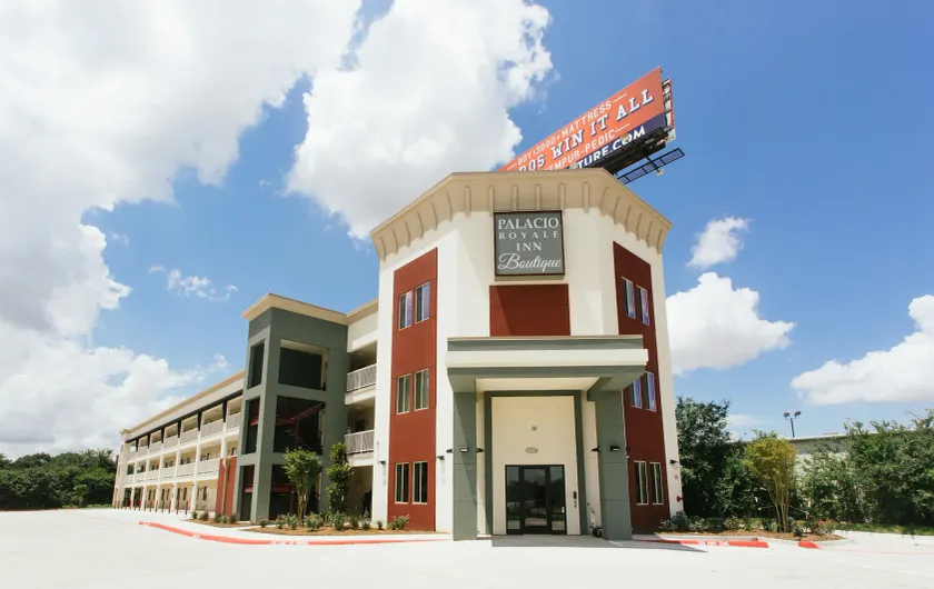 Palacio Royale Inn Boutique Katy - Image 1
