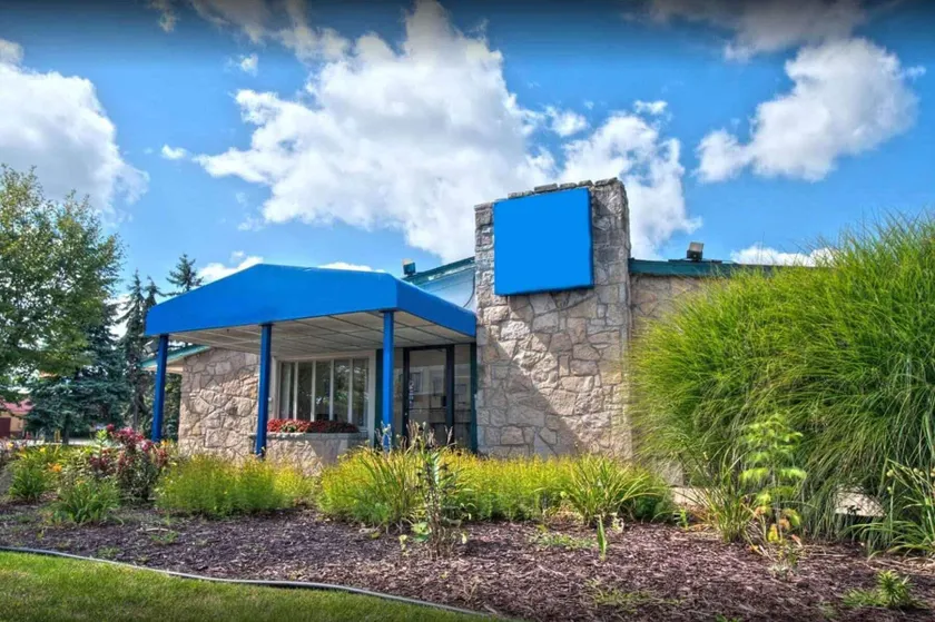 Travelodge by Wyndham Lansing - Image 1