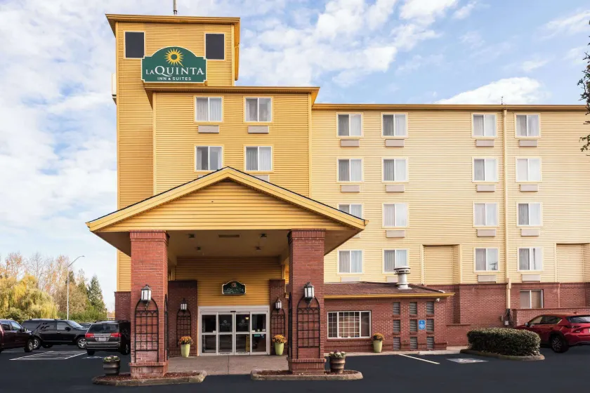 La Quinta by Wyndham Portland Airport - Image 1