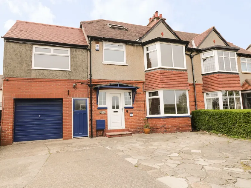 53 Burniston Road - Image 1