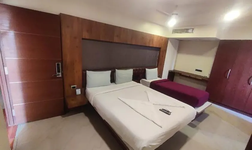 Fabhotel Adya Classic - Image 1