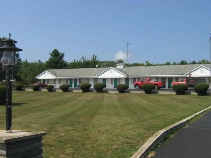 Chapel Hill Motel - Image 1